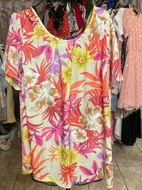 Tropical Floral Scoop-Neck Tunic Top in Cream and Bright Floral